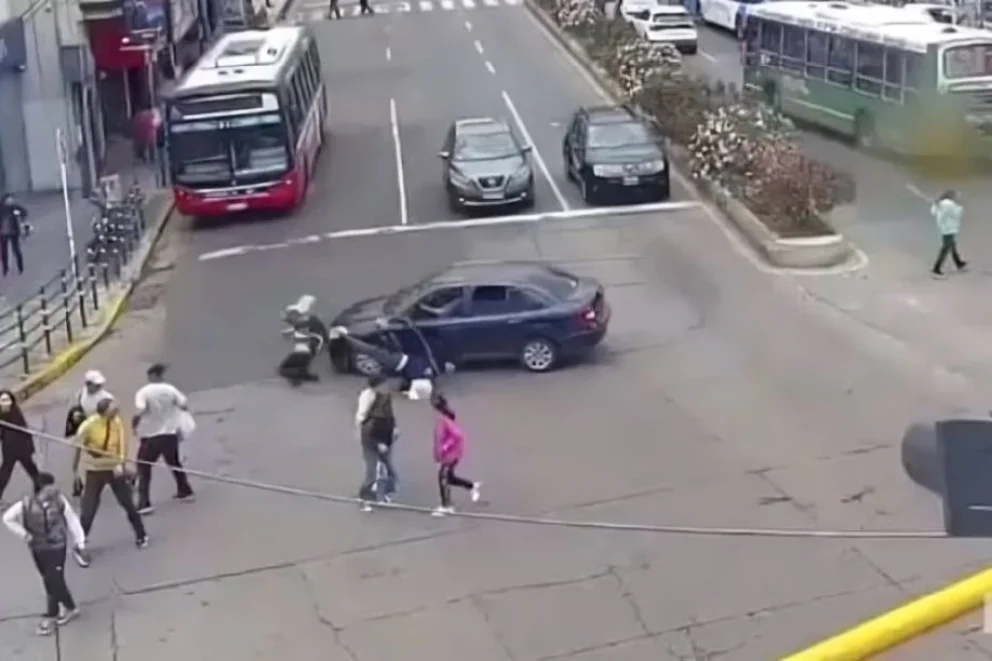 Tres mujeres fueron atropelladas en Lanús por un auto conducido por un hombre de 37 años.
