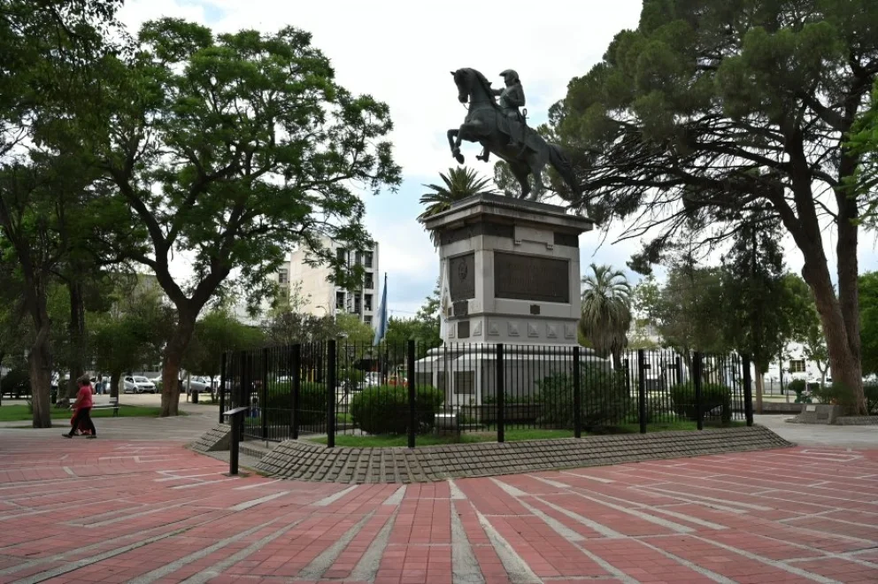 Durante la madrugada, el viento llegó a 63 kilómetros por hora en la capital, y este martes se repetiría.
