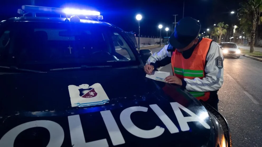 La Policía intervino por un pedido de vecinos que se quejaban por la conducta de hombres alcoholizados.
