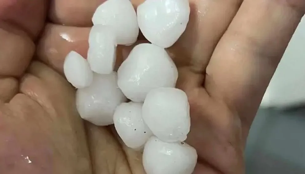 Granizo en La Punta y lluvia en el sur, lo que dejó el clima