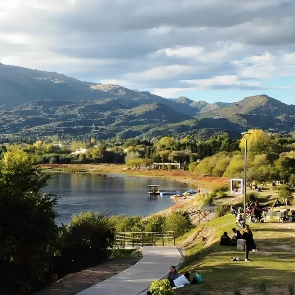 El viernes será una jornada primaveral y durante el fin de semana podrían bajar las térmicas.
