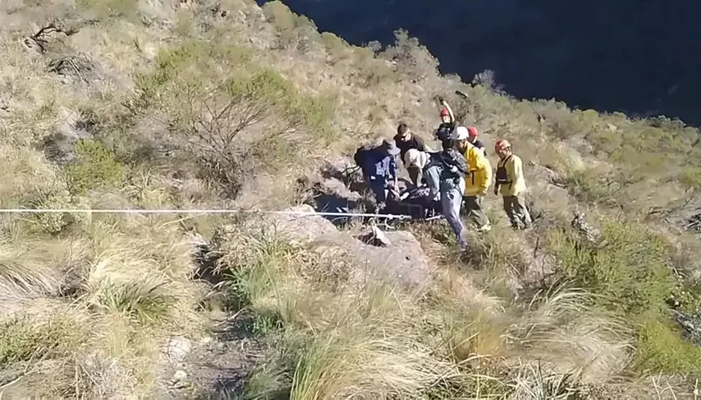 Rescataron a una persona del Salto de la Negra Libre
