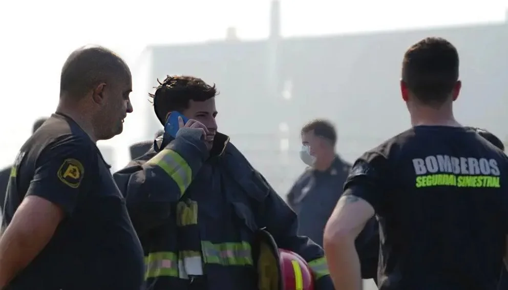 Aún quedan focos activos tras la explosión y confirman fuego interno en Iron Mountain
