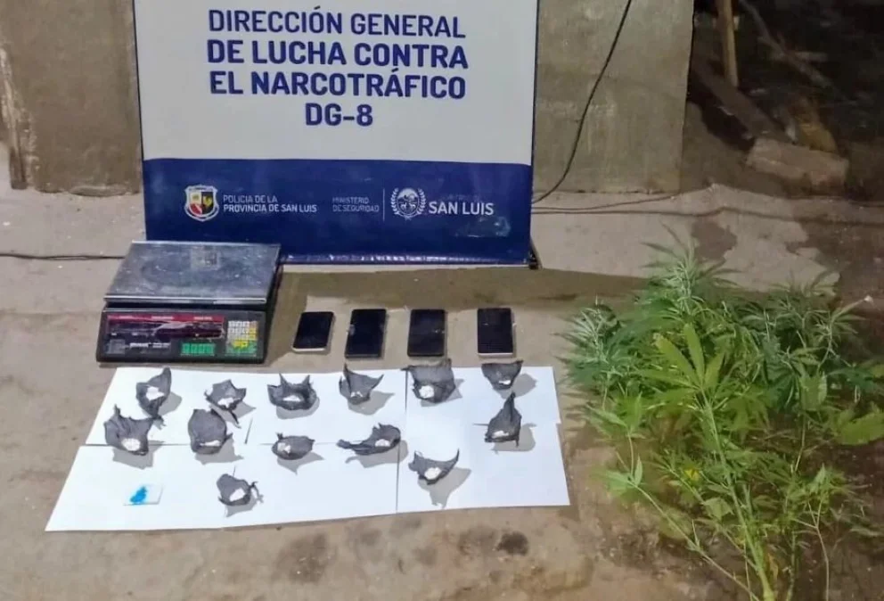 Hallan cocaína de más de un millón de pesos en el patio de una casa