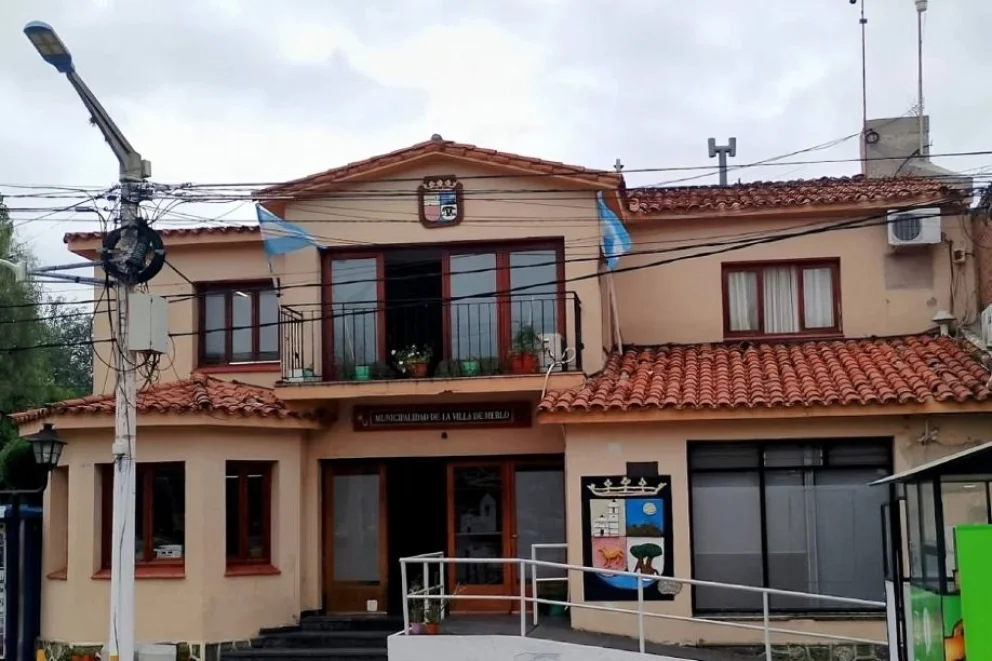 Merlo lanzó un plan para regularizar deudas municipales con quitas de intereses de hasta el 70%.
