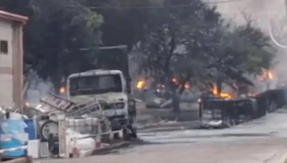 Fuego y susto en la madrugada por el incendio de una fábrica
