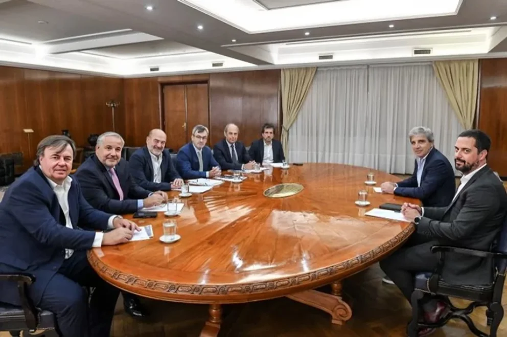Caputo se reunió con la UIA