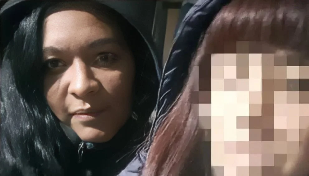 Asesinaron a puñaladas a madre e hija y buscan a una sospechosa