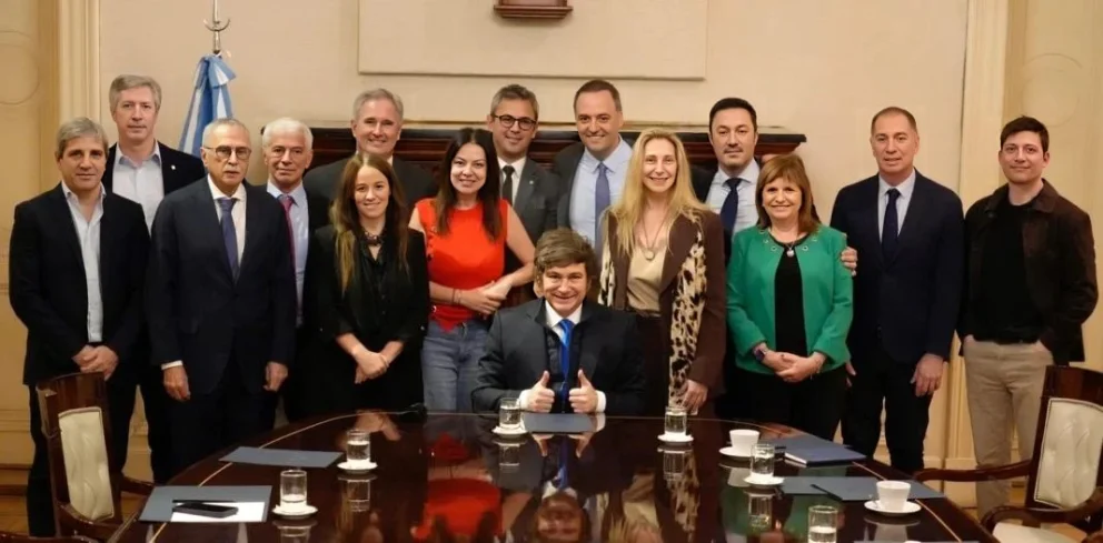Los funcionarios del gabinete nacional que se toman vacaciones y los planes de Javier Milei