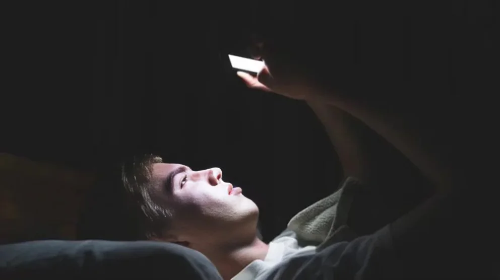 Investigadores y estudiantes de la UNSL crearon un asistente virtual para prevenir la ludopatía digital en adolescentes.

