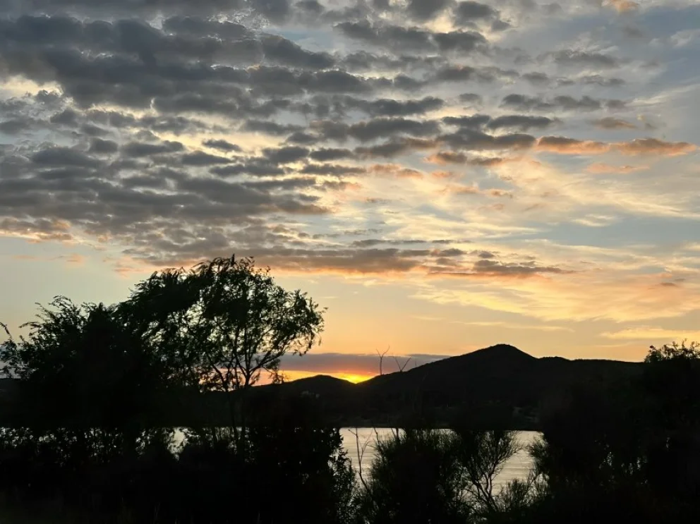 Las nubes, presentes desde temprano en la zona serrana, coparían el cielo de toda la provincia los próximos tres días.
