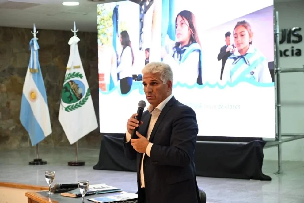 El gobernador Claudio Poggi definió la gira educativa.
