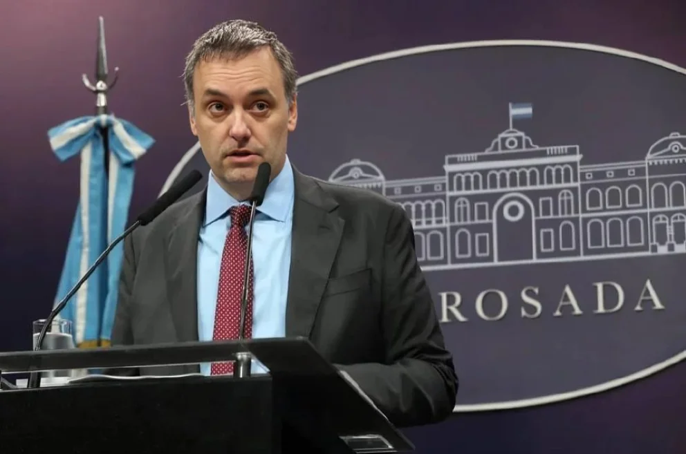 El jefe de Gabinete, Manuel Adorni, criticó en duros términos a la CGT por su oposición a la reforma laboral.