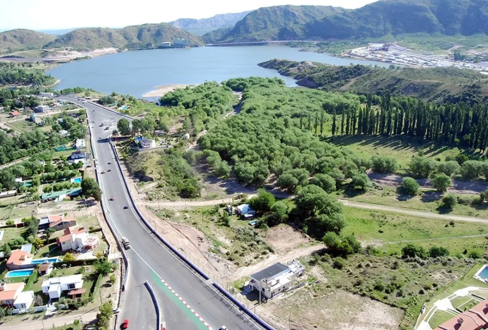 El viento del sureste variará de leve a moderado con algunas ráfagas.