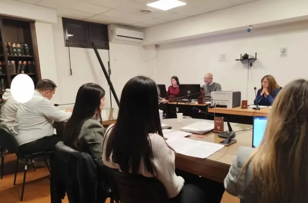 Peritan casi mil archivos de abuso en la causa contra un penitenciario y buscan víctimas.