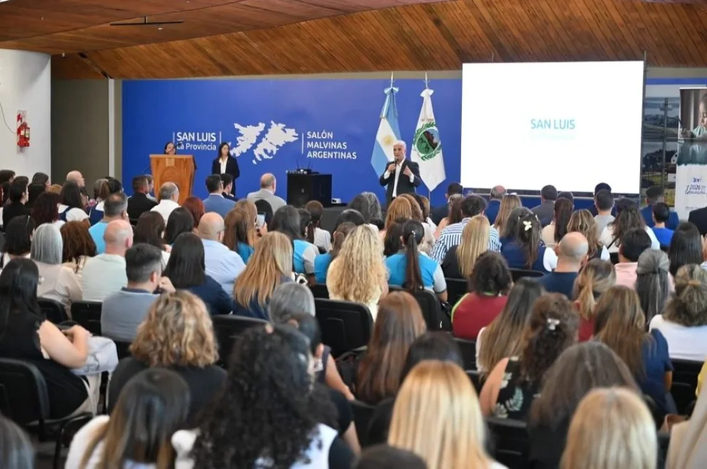 El Gobierno presentó la diplomatura en Inteligencia Artificial para docentes y directivos
