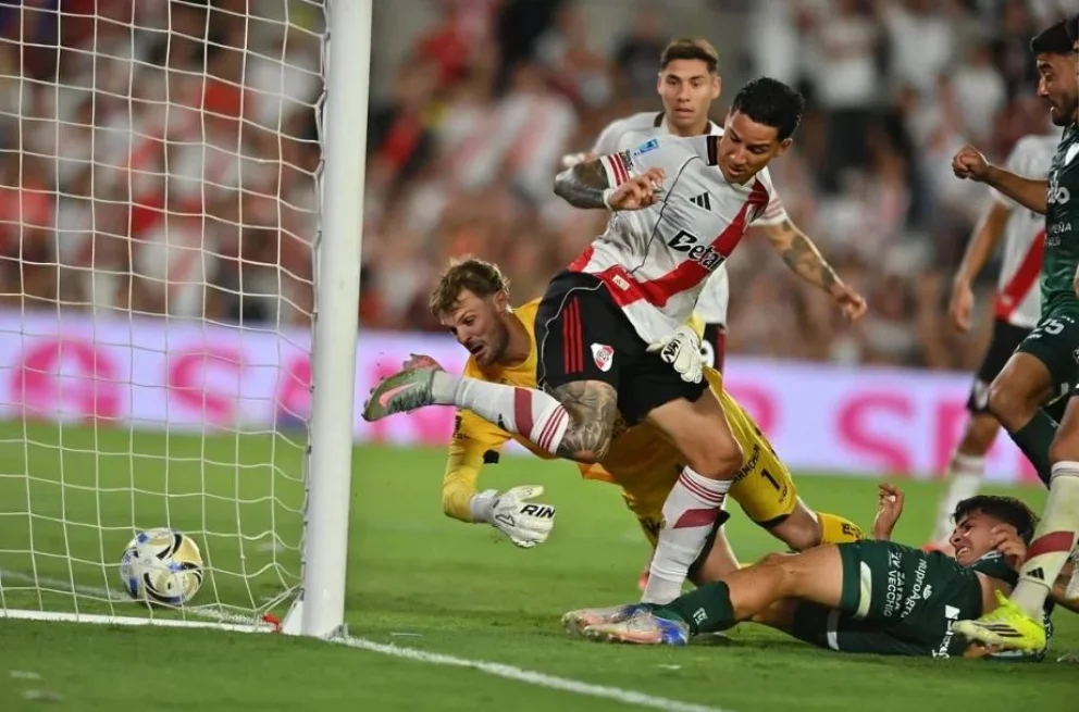 River le ganó a Sarmiento por 2-0 en el debut del “Chacho” Coudet como local
