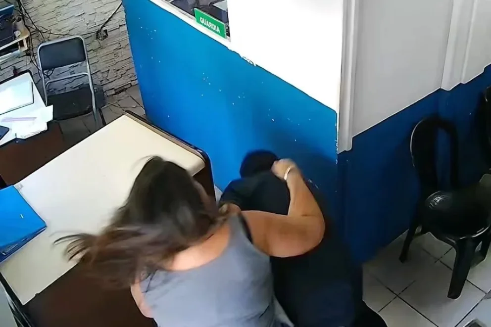 un policía insultó y agredió a una mujer que intentaba realizar una denuncia