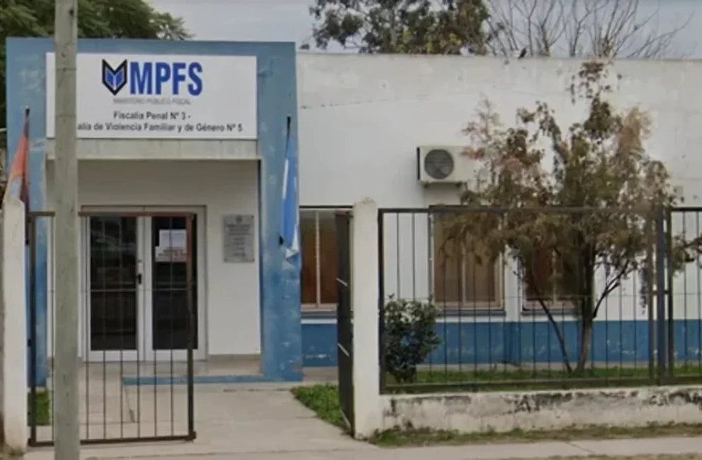 Un ex policía que amenazó de muerte a su esposa y apuntó con un arma contra los oficiales quedó en libertad
