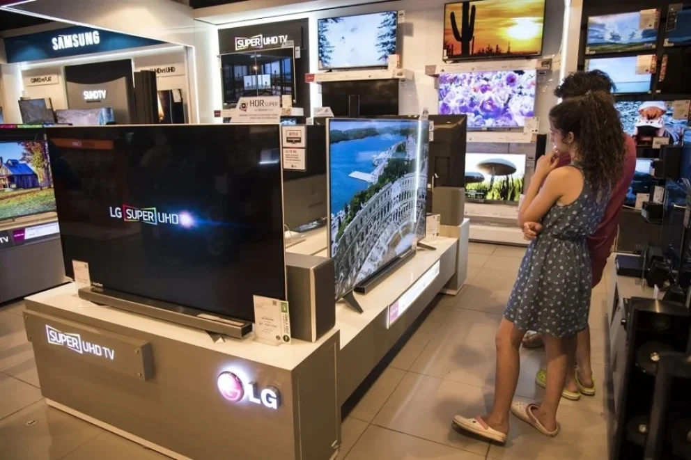 Computadoras, celulares y televisores: los precios de San Luis vs los de Chile
