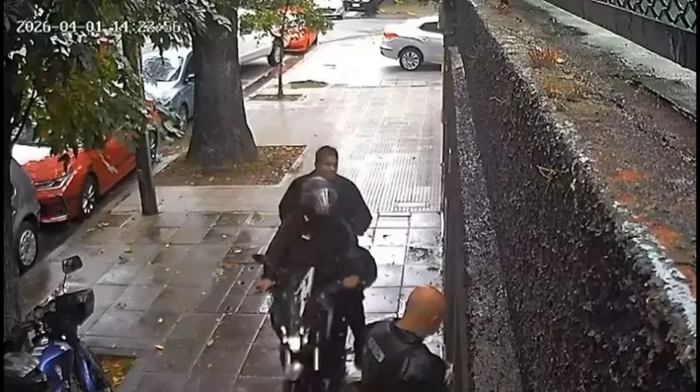 Un delivery de dólares se defendió de un robo en Buensos Aires y baleó a uno de los ladrones