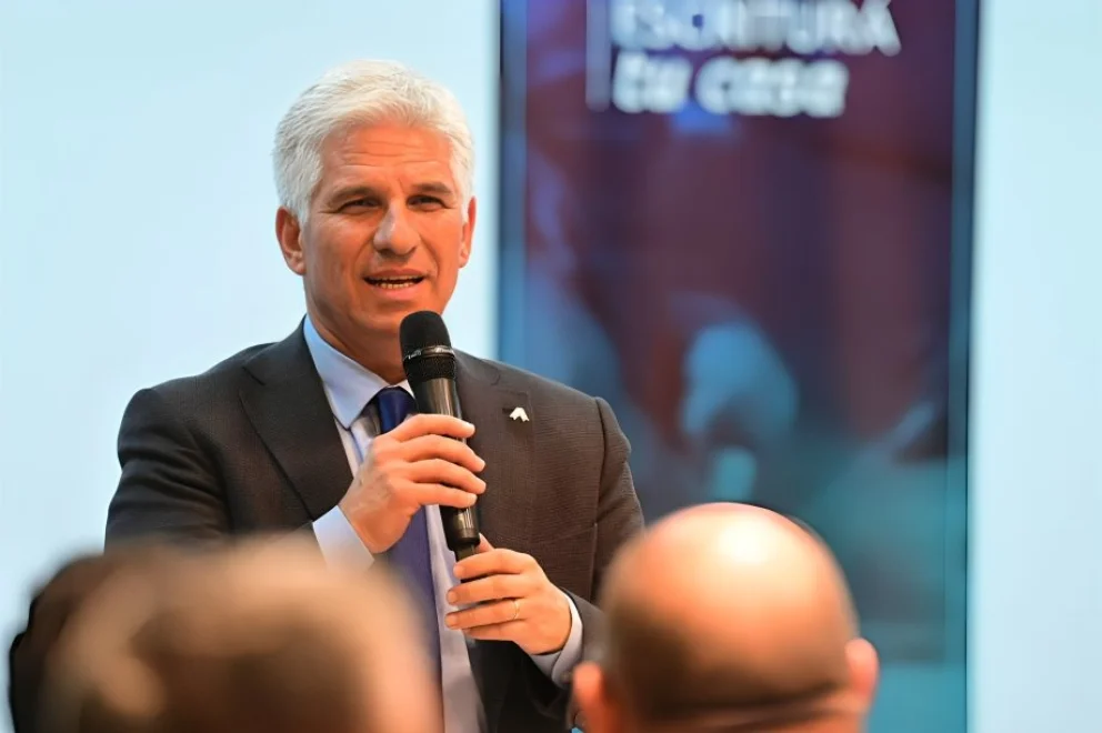 Poggi disertará en la AmCham Summit 2026
