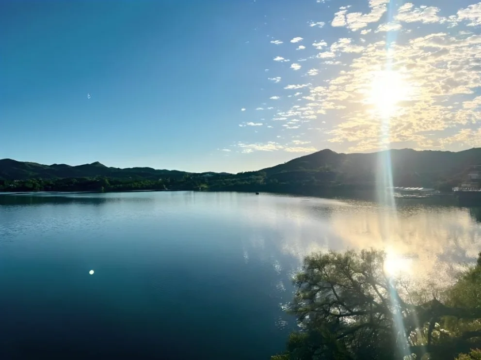 El jueves llega con sol, brisas leves y 27º de máxima
