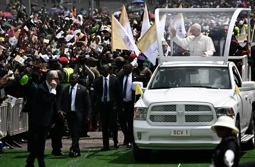 El Papa dice que hay “pan para todos” si no se “acapara” en una misa multitudinaria en Camerún
