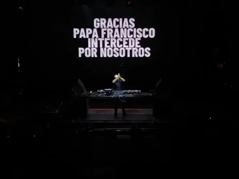 Padre Guilherme, el cura DJ, hizo bailar a una multitud en la Argentina durante homenaje al papa Francisco
