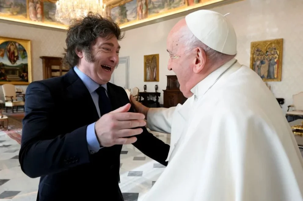 Milei contó qué le dijo Francisco cuando lo visitó en el Vaticano, tras calificarlo como “el maligno"
