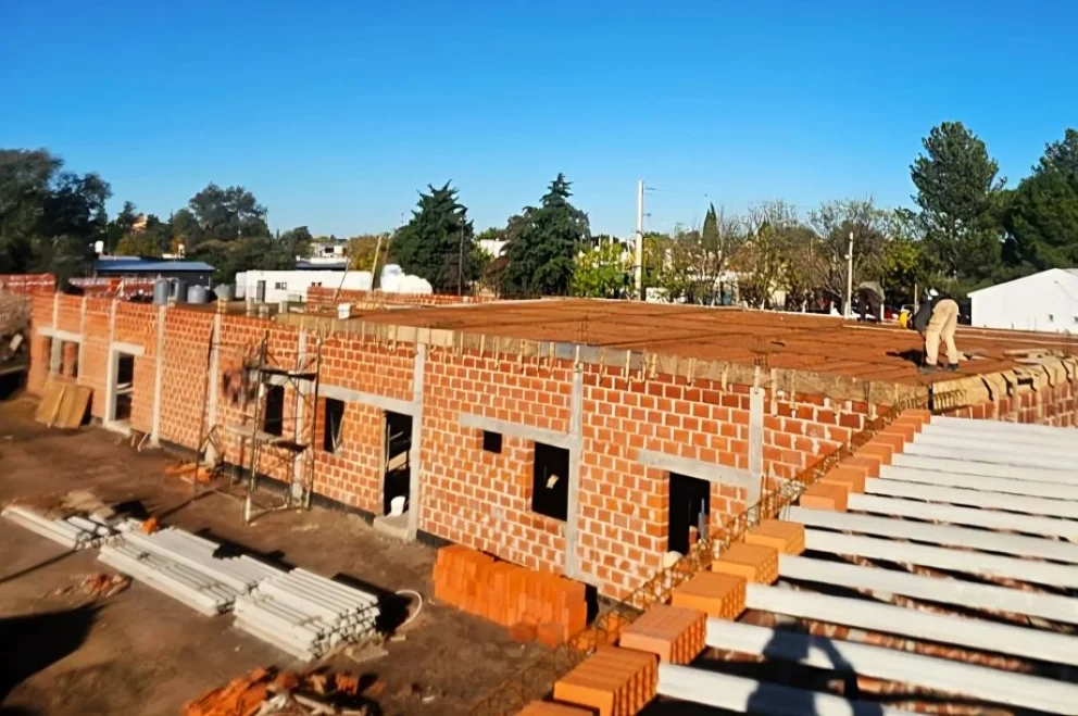 Avanza la obra del Hospital “René Favaloro” de Villa Mercedes con intervenciones en sus bloques principales
