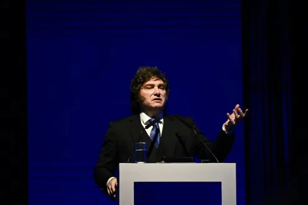Milei defendió su gestión ante empresarios y reiteró sus críticas a los medios
