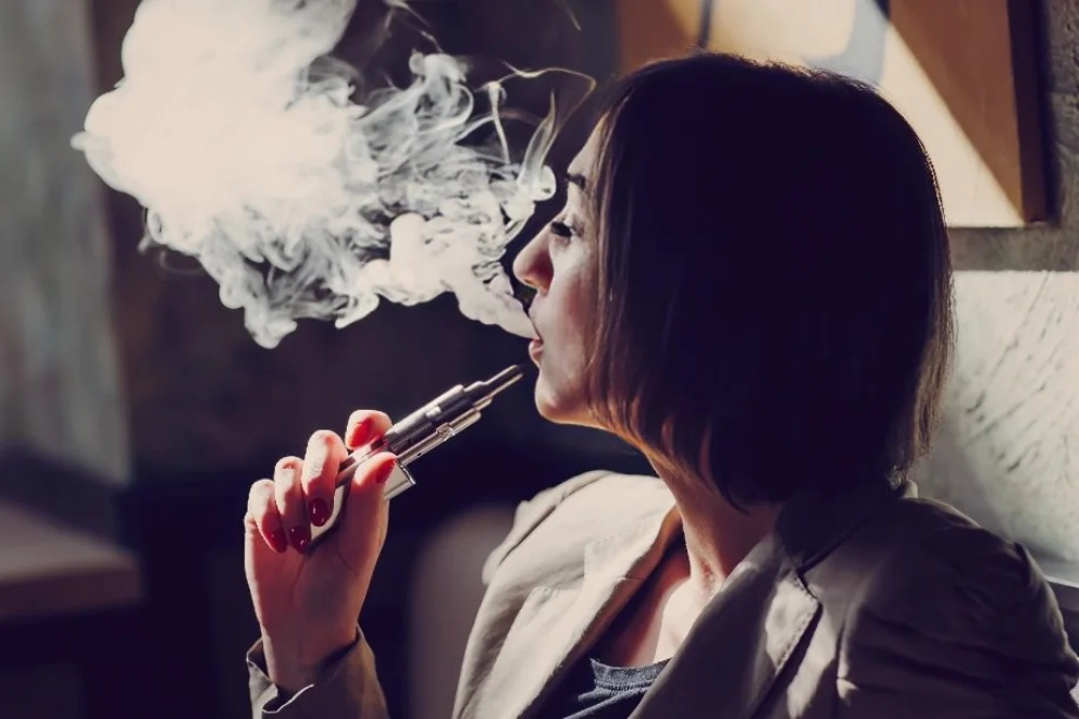 El Gobierno regula la venta de vapeadores, bolsitas de nicotina y tabaco calentado
