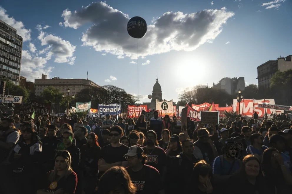 Plan de Alfabetización, universidades, becas y salarios docentes
