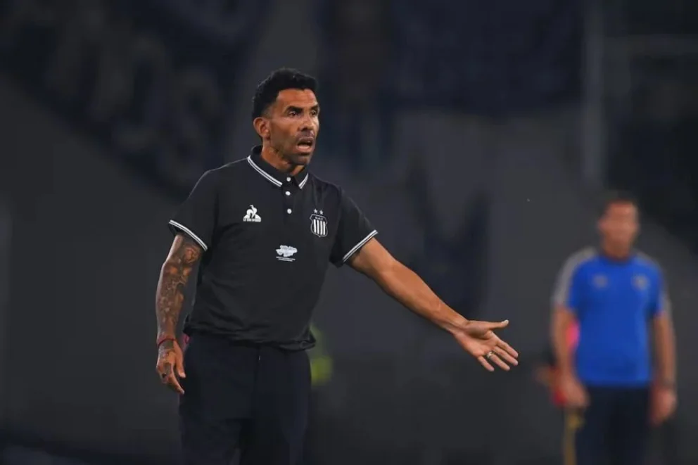 Fin de ciclo en la “T”: Carlos Tevez no seguirá como DT de Talleres tras la eliminación en el clásico cordobés
