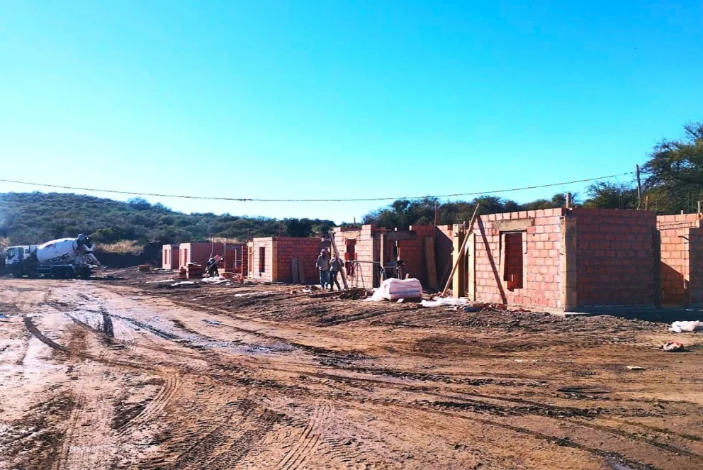 Progresa la construcción de viviendas en El Volcán
