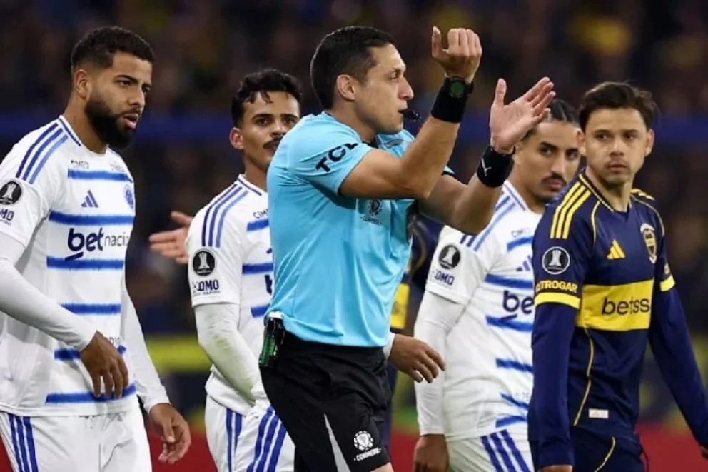 Se difundieron los audios del VAR de las dos jugadas polémicas en el empate entre Boca y Cruzeiro
