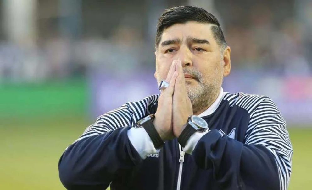 Polémicos chats de un cardiólogo con Luque acerca de Maradona: “Salí antes de que explote”
