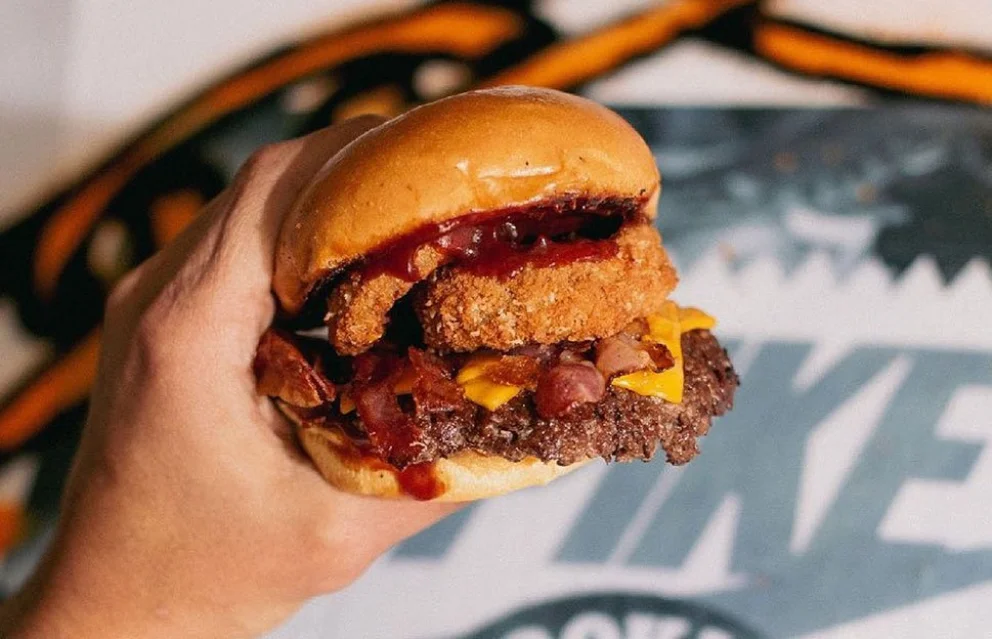 Día de la Hamburguesa: los locales de Villa Mercedes se suman con promociones, combos y sorteos
