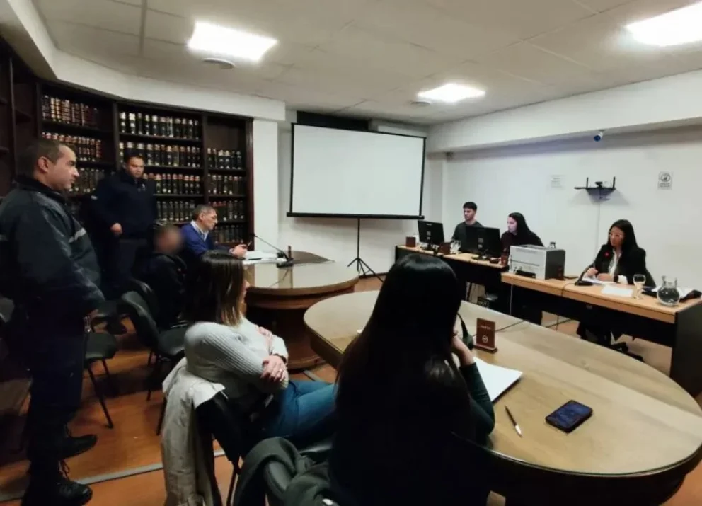 Se robó una camiseta de la Selección argentina, la devolvió, pero fue imputado
