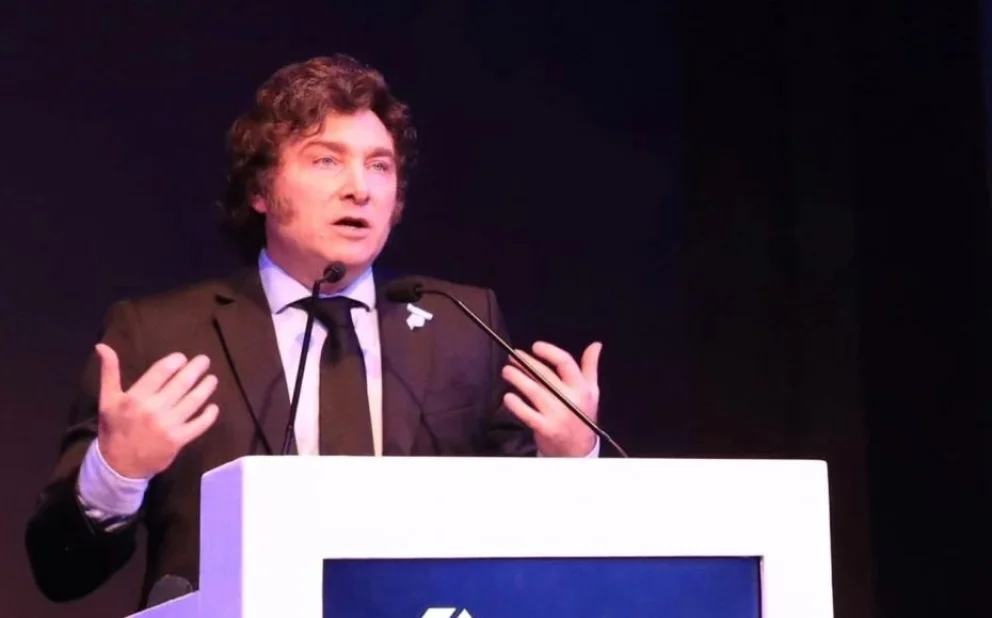 Milei escribió en Financial Times y defendió una IA sin regulación estatal en la Argentina
