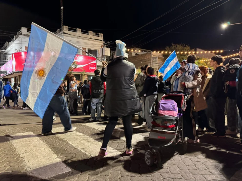 ¡Vamos Argentina! El triunfo de la Selección estiró la noche con festejos en San Luis y Villa Mercedes
