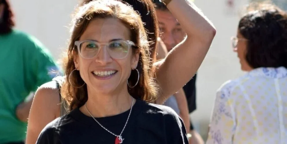 Quién era la docente que murió por graves quemaduras luego de que su celular explotó mientras lo cargaba en el auto
