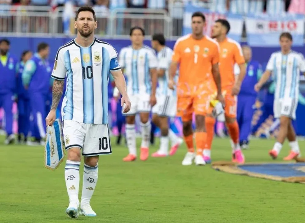 Los resultados que necesita la Selección argentina para asegurarse la primera posición en el Grupo J
