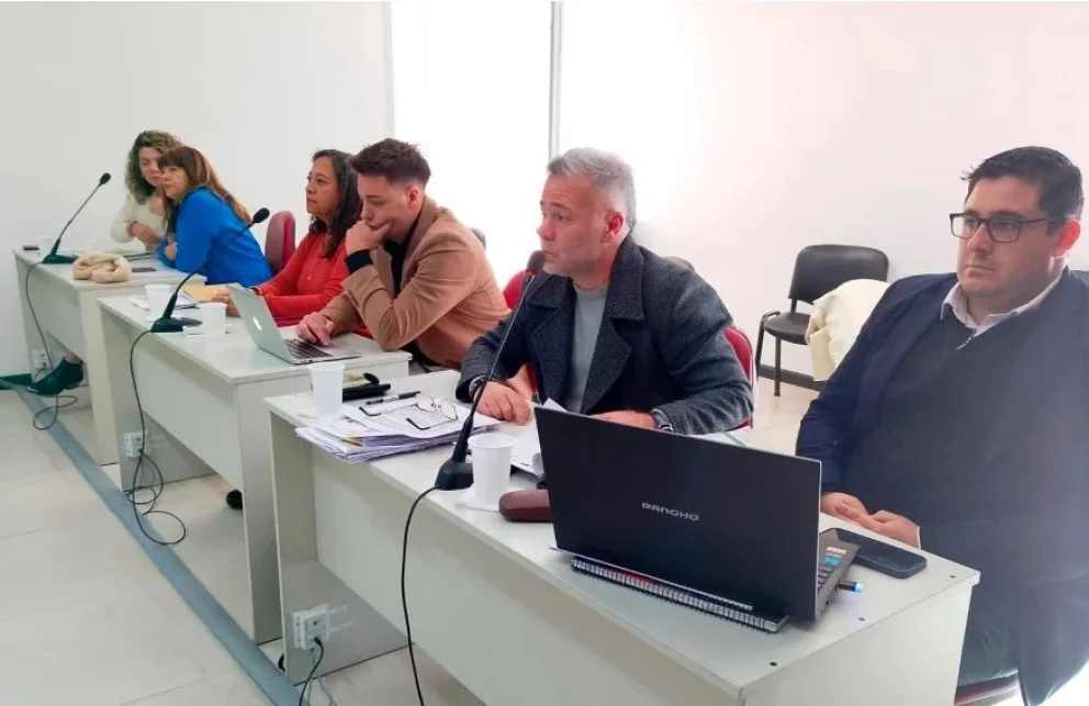 Ordenan la captura nacional de un hombre involucrado en la venta ilegal de terrenos municipales
