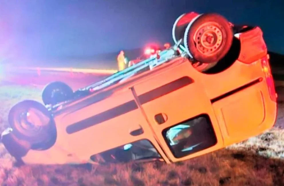 Una mujer resultó herida tras el vuelco de su auto en la Autopista 55

