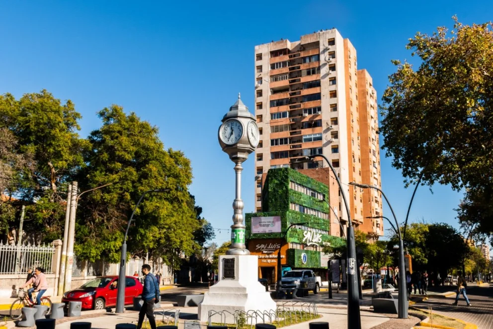 El 92% de los comercios de San Luis abrirá de corrido el viernes por el partido de Argentina
