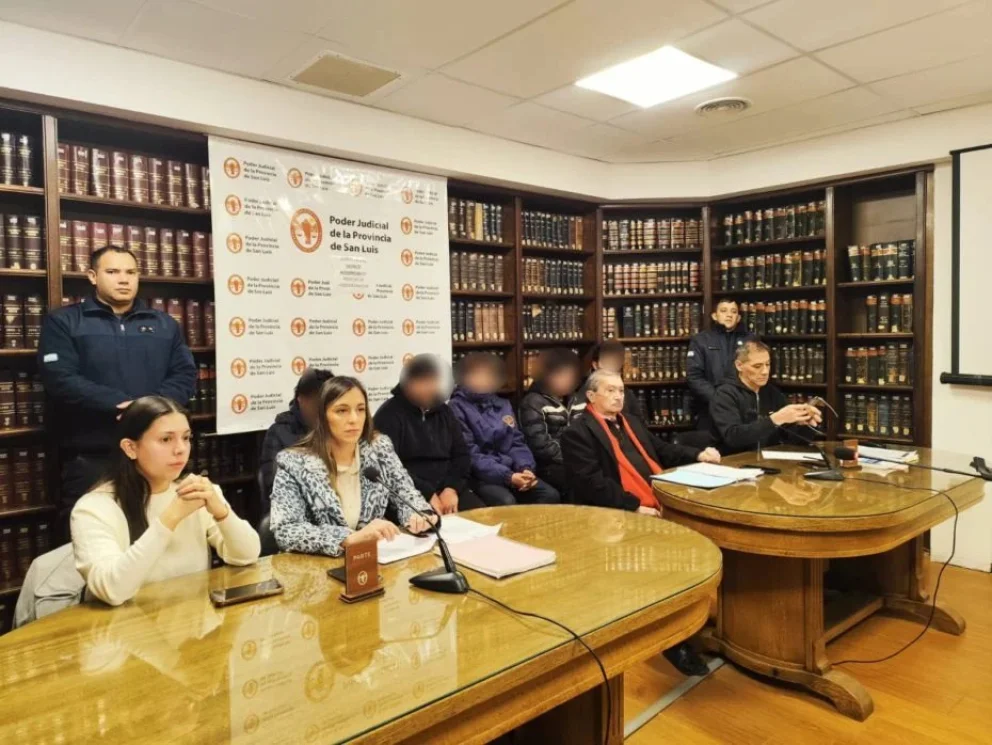 Sorprendieron a cinco hombres cuando intentaban robar cables del alumbrado público
