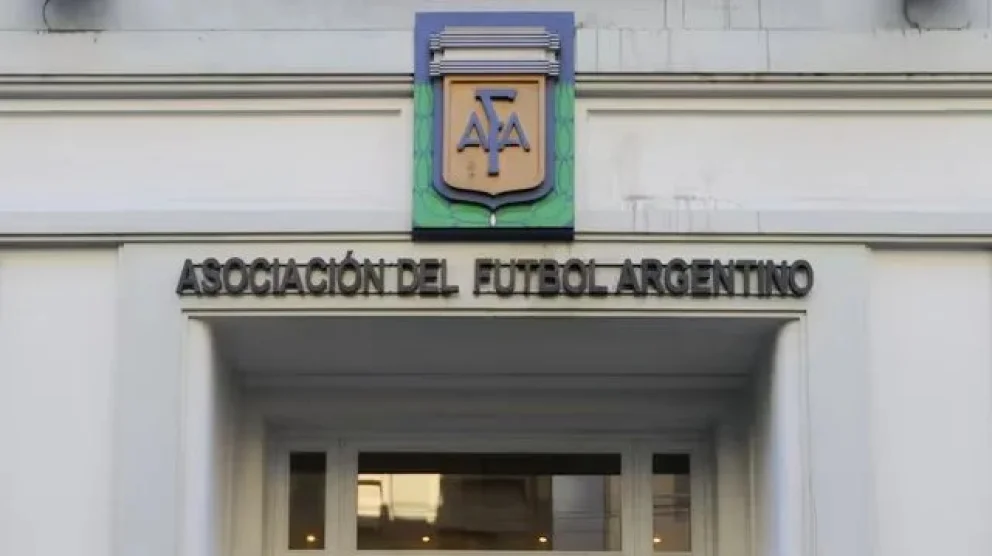 La AFA sufrió un hackeo y divulgó mails denunciando al arbitraje ante Egipto

