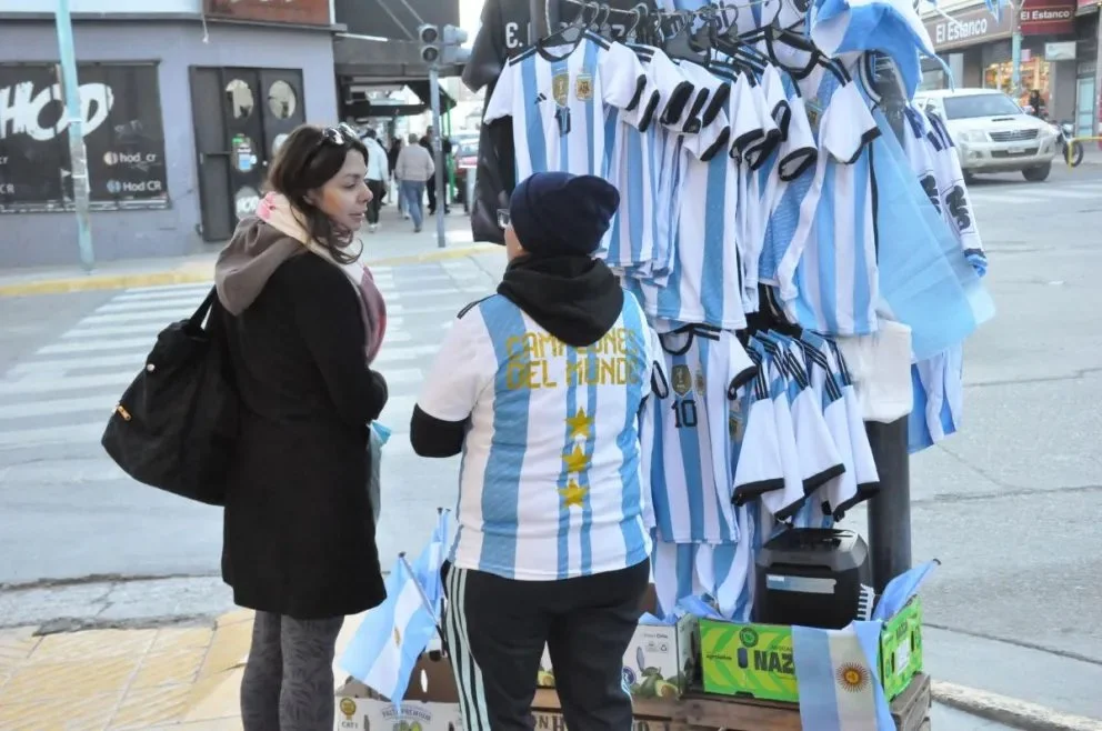 El 62% de los comercios de San Luis abrirá de corrido este miércoles por el partido de Argentina
